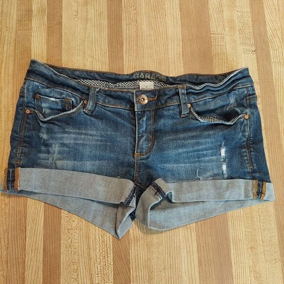 Woman's Distressed Cut Off Jeans Size 7 Shorts - Picture 2 of 16